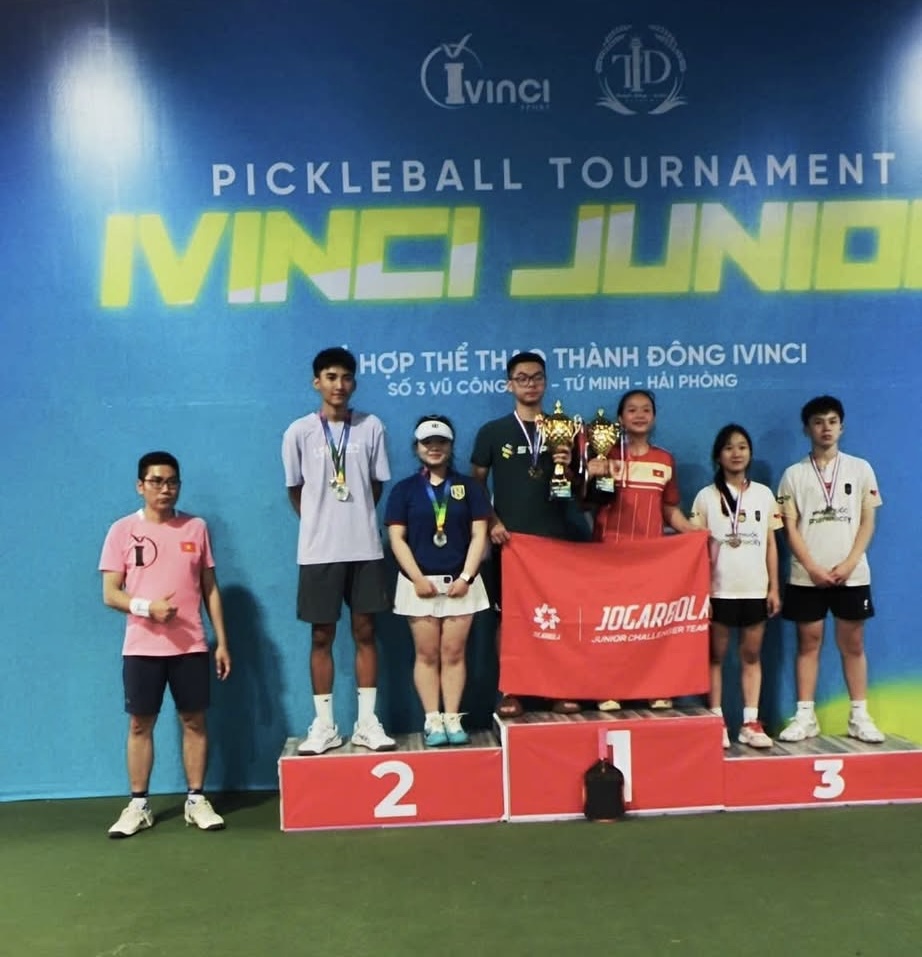 Đôi nam nữ U18 vô địch IVINCI Junior 2026